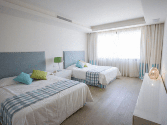 Laguna de Banus Apts & Penthouses for sale & rent