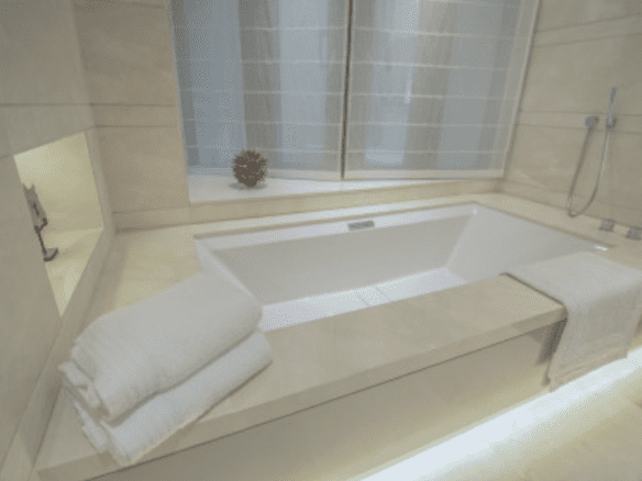 Laguna de Banus Apts & Penthouses for sale & rent