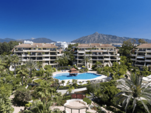 Laguna de Banus Apts & Penthouses for sale & rent