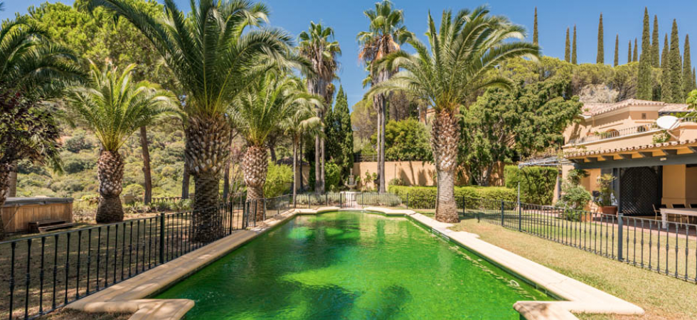 EL MADRONAL Mansion on 20.000m2 plot.Tennis court