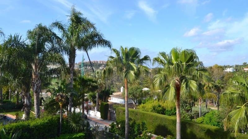 Nueva Andalucia – Luxury villa – Gated