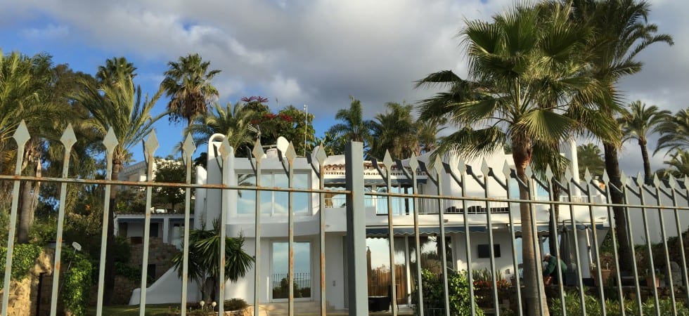 Golden mile – Beachfront villa  for Rent