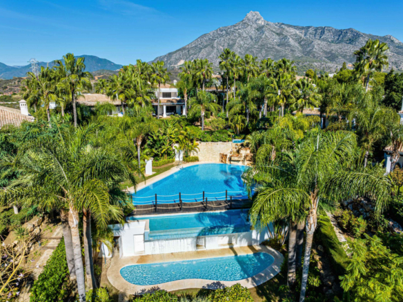 For sale 🌟 Villa Lomas de  Marbella 5B Modern villa – Gated – Tropical Garden