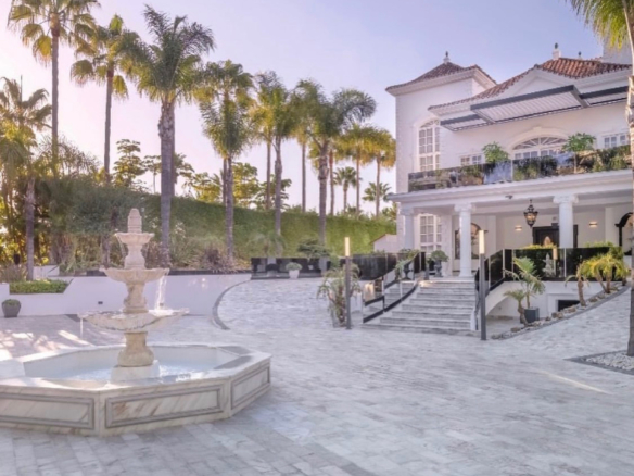 For Rent – Puerto Banus – Beach front Mansion