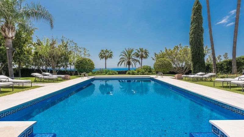 🏡 For Sale: Marbella Hillside Mansion with Sea Views & Gated Community 🌊🏞️