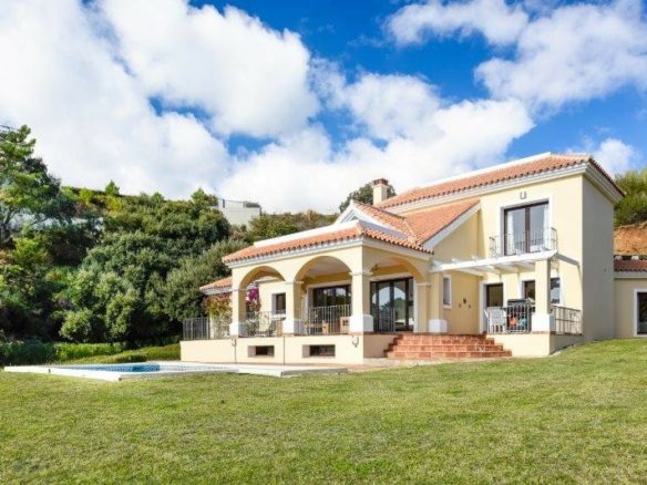 Monte Mayor – Bargain villa with Sea views Gated community