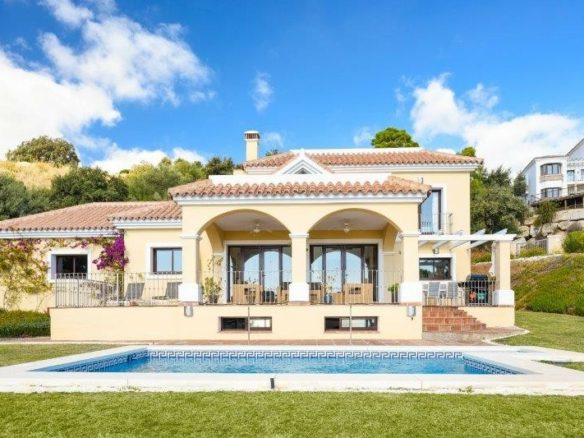 Monte Mayor – Bargain villa with Sea views Gated community