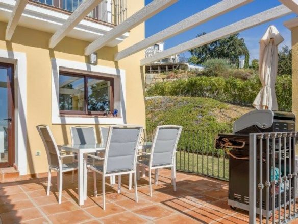 Monte Mayor – Bargain villa with Sea views Gated community