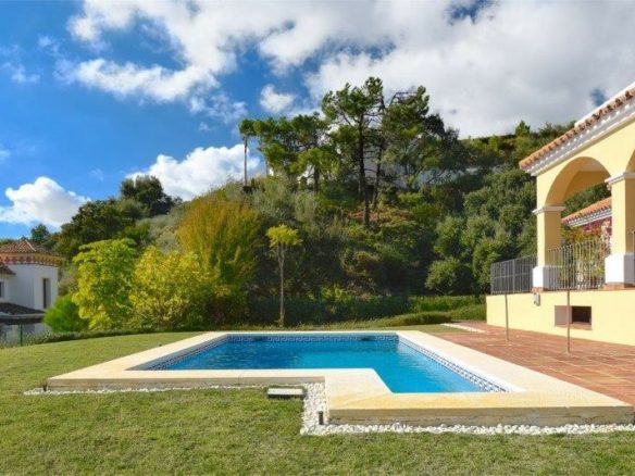 Monte Mayor – Bargain villa with Sea views Gated community