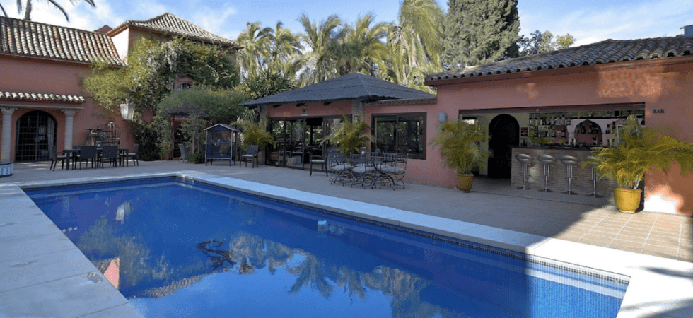 Estepona luxury villa near town and Sea