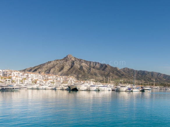 Los Granados Puerto Banus Beachfront apartment for holiday Rent & Sale3 bedrooms sleeps 6