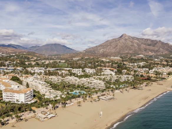 Los Granados Puerto Banus Beachfront apartment for holiday Rent & Sale3 bedrooms sleeps 6