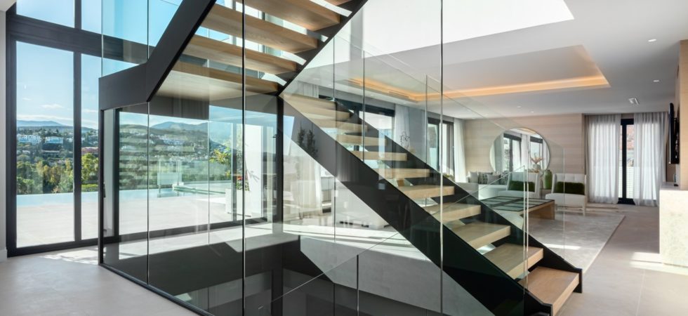 SOLD – Estepona – Contemporary villa – Panoramic views