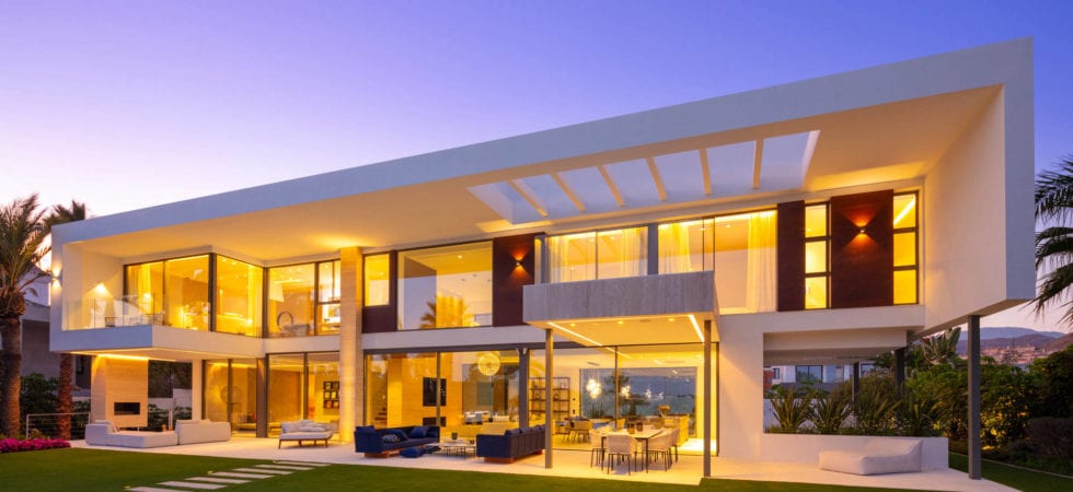 Nueva Andalucía – New Modern Villa – Great Views