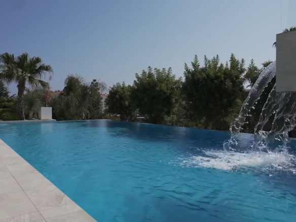 For sale- Nueva Andalucia – Modern villa  – Guest house – Gated