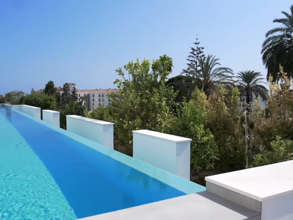 For sale- Nueva Andalucia – Modern villa  – Guest house – Gated