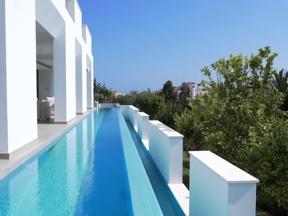 For sale- Nueva Andalucia – Modern villa  – Guest house – Gated