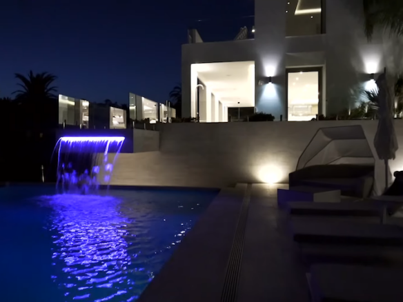 For sale- Nueva Andalucia – Modern villa  – Guest house – Gated