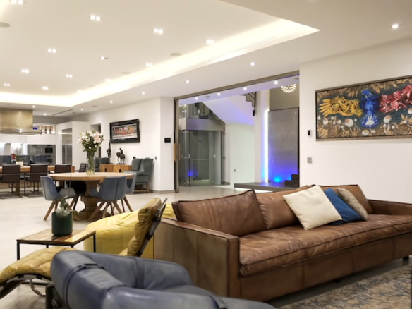 For sale- Nueva Andalucia – Modern villa  – Guest house – Gated