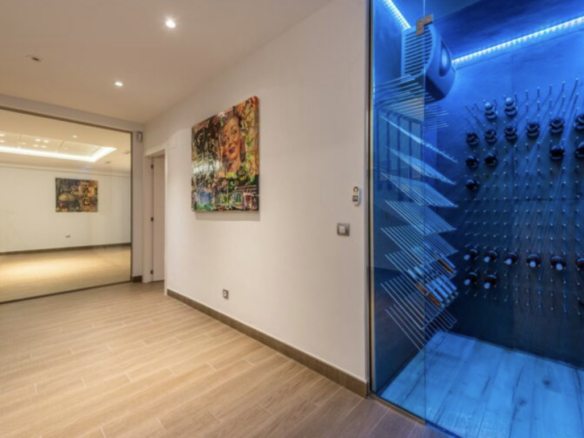 Nueva Andalucia – Luxury villa – Gated