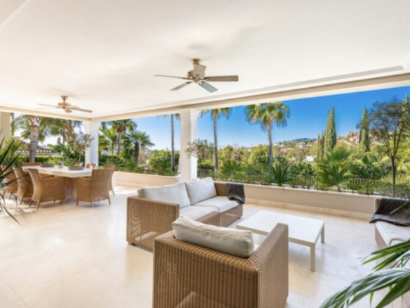 Nueva Andalucia – Luxury villa – Gated
