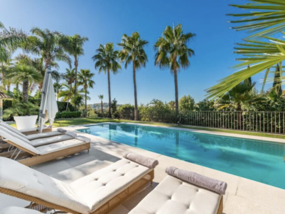 Nueva Andalucia – Luxury villa – Gated