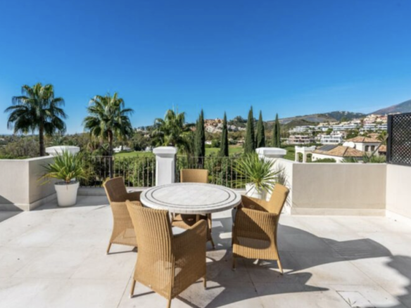 Nueva Andalucia – Luxury villa – Gated