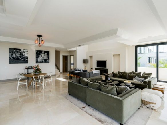 SOLD – Benahavis – Modern villa – Panoramic Sea & Golf views