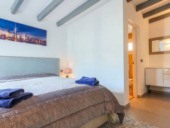 Estepona – Beachfront villa – Sea views – Holiday rental