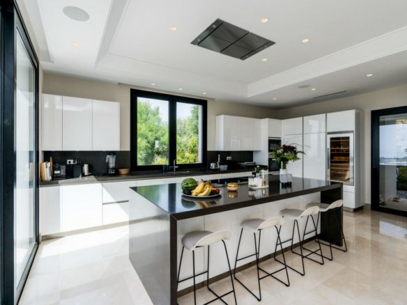 SOLD – Benahavis – Modern villa – Panoramic Sea & Golf views