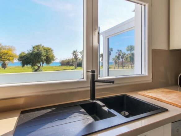 Estepona – Beachfront villa – Sea views – Holiday rental