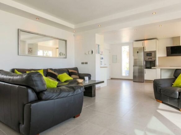 Estepona – Beachfront villa – Sea views – Holiday rental