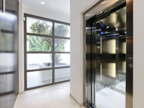 SOLD – LA VILLA – Nueva Andalucia – 9B Modern villa – Panoramic views