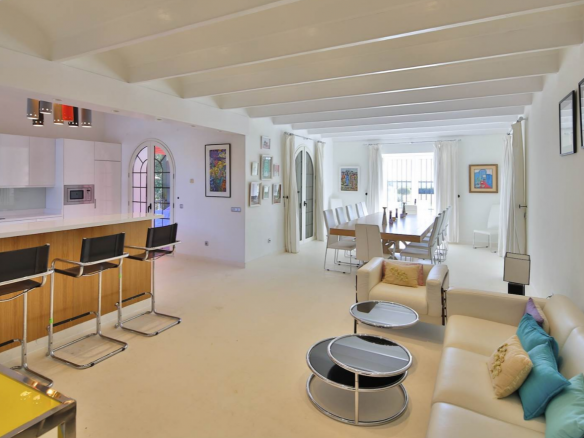 Reduced 🏰 Estepona Beachfront Mansion: A Dream Residence on an Extensive Plot 🌊🌴