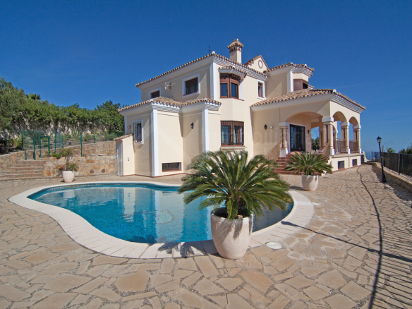 Casares hilltop villa for sale with panoramic views