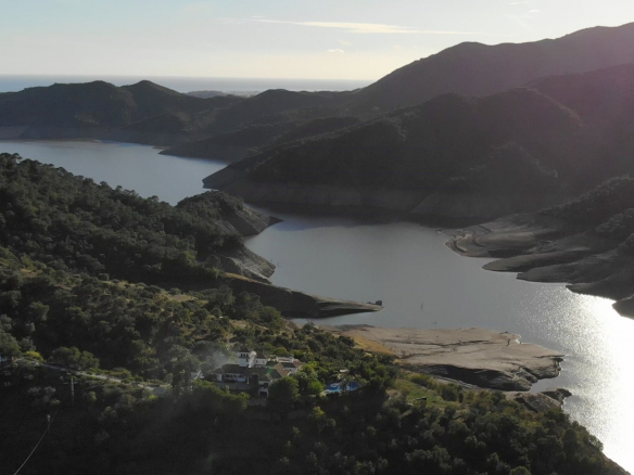 15min behind Puerto Banus fantastic lake Property