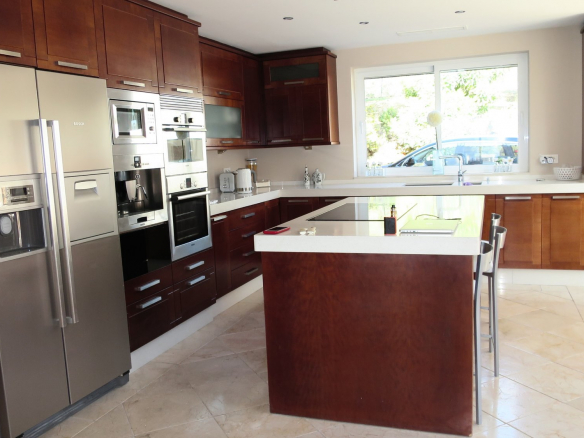 Reduced – 15min Puerto Banus – Villa –  10.000m2 plot