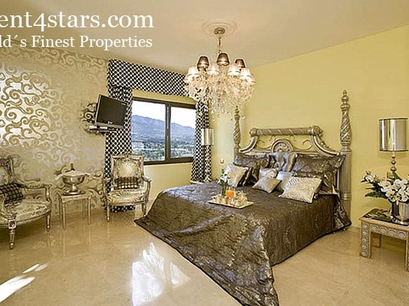 Nueva Andalucia  –  Palace style villa for rent