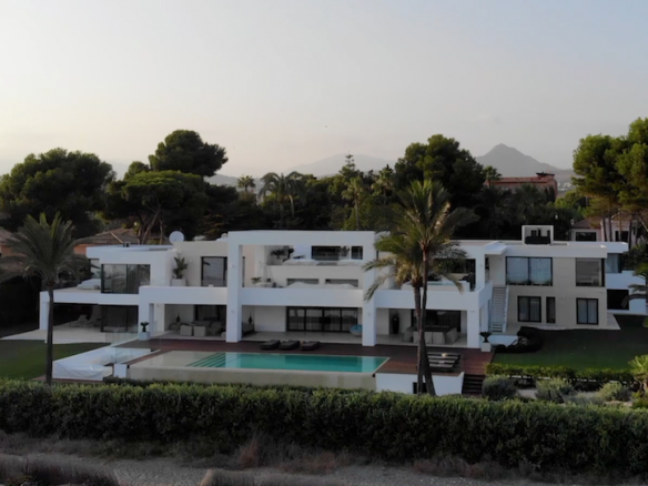 Beachfront Mansion – 10 min  Puerto Banus – RENT