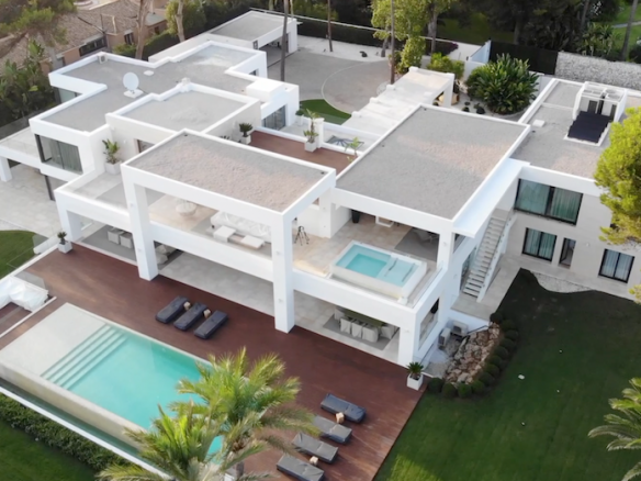 Beachfront Mansion – 10 min  Puerto Banus – RENT