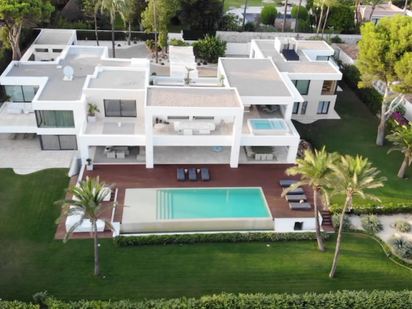 Beachfront Mansion – 10 min  Puerto Banus – RENT