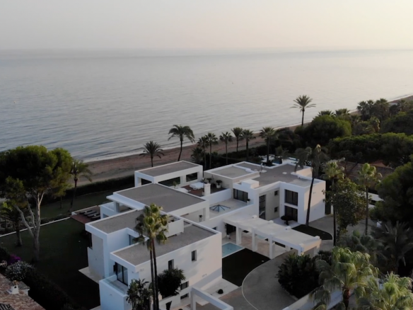 Beachfront Mansion – 10 min  Puerto Banus – RENT