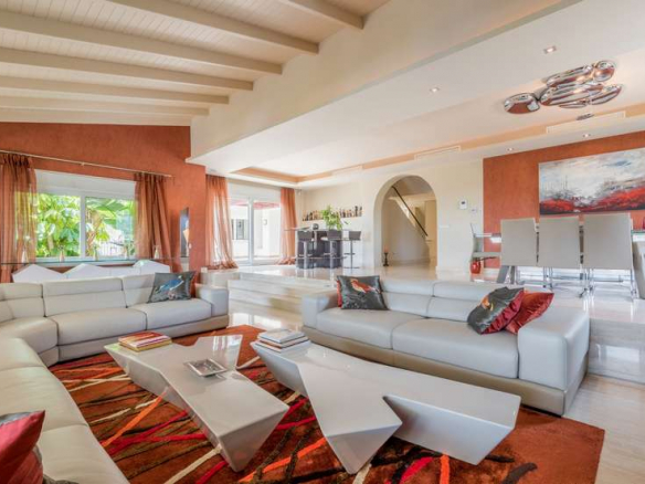 🏡 For Sale: Marbella Hillside Mansion with Sea Views & Gated Community 🌊🏞️