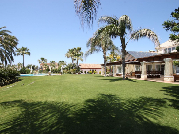 Marbella East – Beachfront Mansion  – For rent