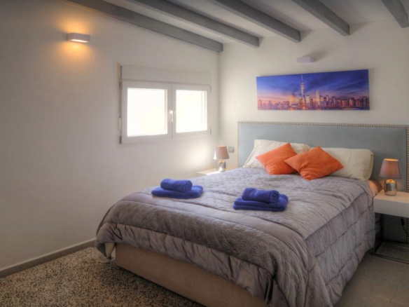 Estepona – Beachfront villa – Sea views – Holiday rental
