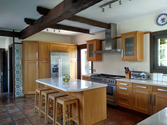 15min behind Puerto Banus fantastic lake Property