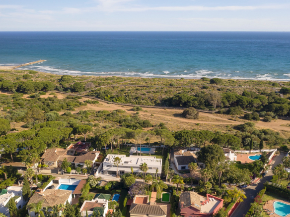 Beach villa – Marbella East 6bedroom modern villa for sale
