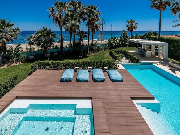Golden Mile – Modern 7bed Beachfront villa