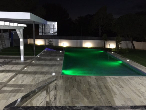 Nueva Andalucia – Modern villa -West facing