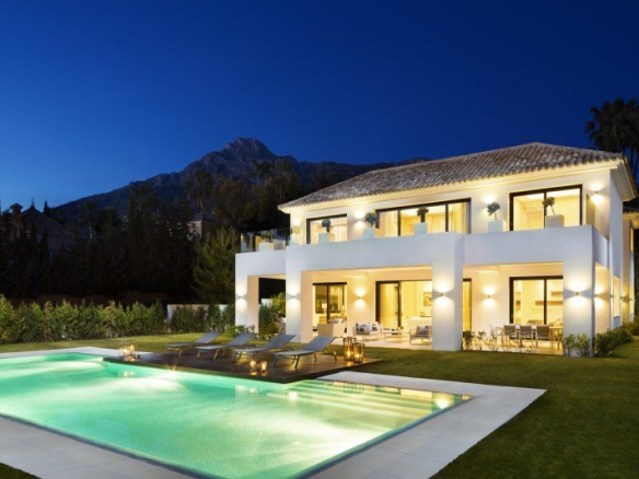 🏡 Modern 5 Bedrooms Villa For Sale in Sierra Blanca 🏡